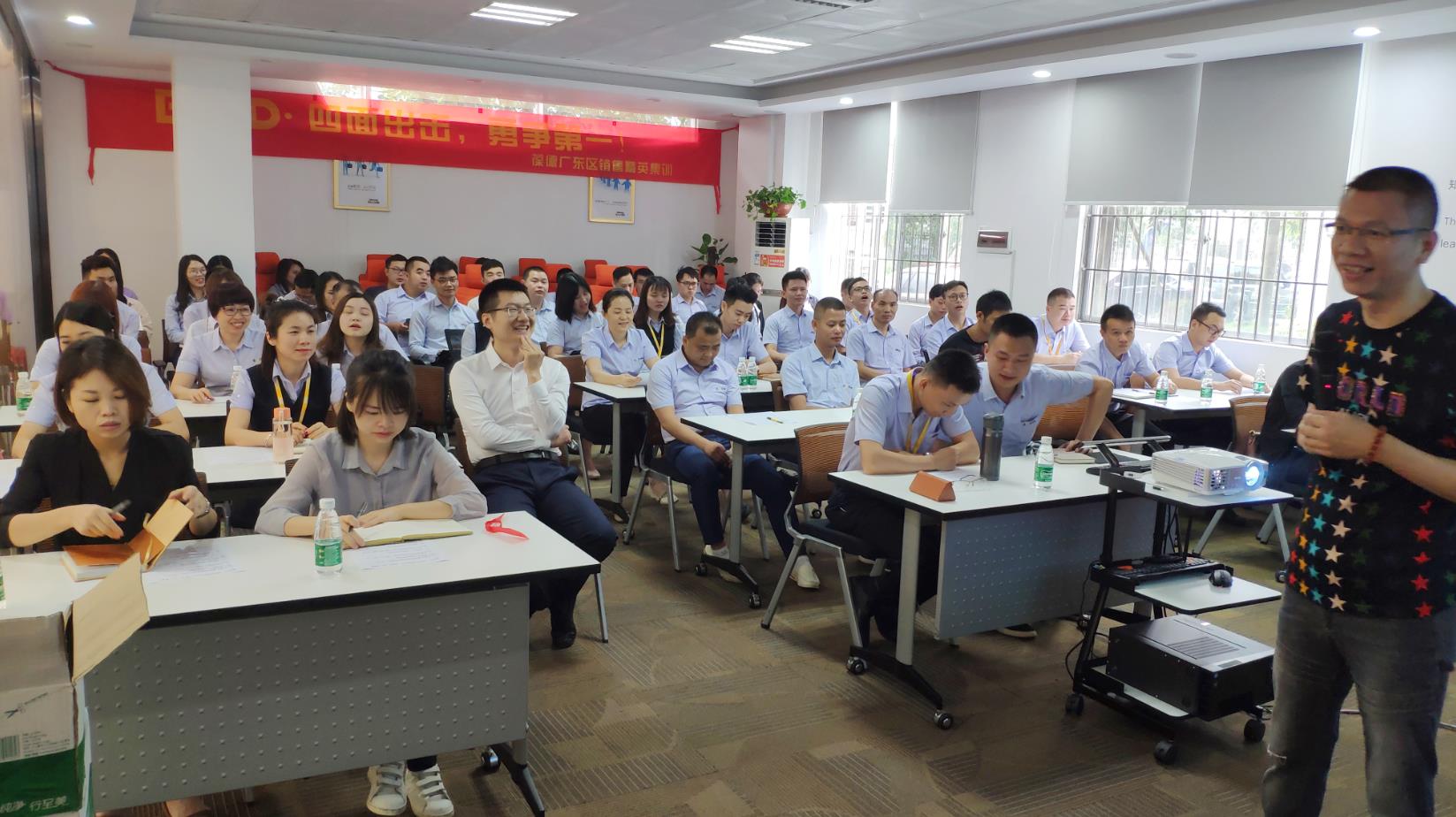 郭振強總經理做開幕致辭